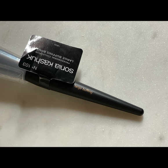Sonia Kashuk | Professional Collection Large Buffing Brush No. 103 - Picture 4 of 9